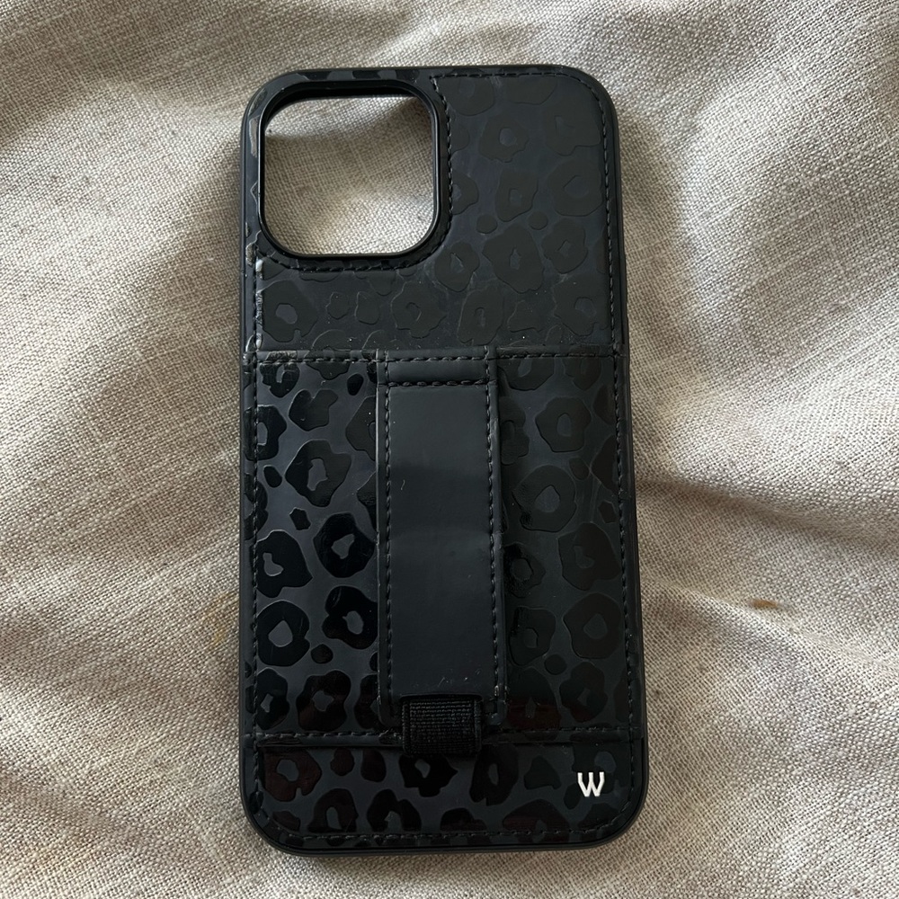 Walli iPhone 12/13 Pro Max Black Cheetah Phone Case